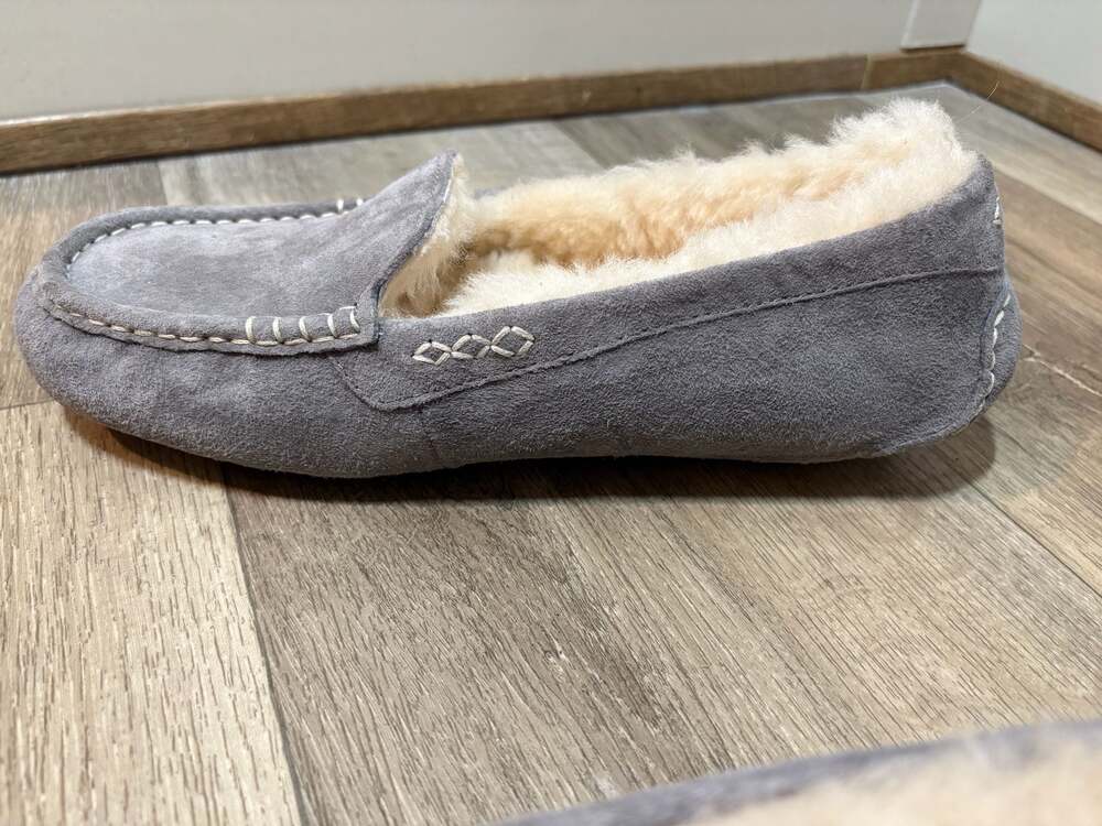 UGG Ansley Moccasin Slipper S/N 3312 Gray Suede Size 9 - Picture 6 of 9